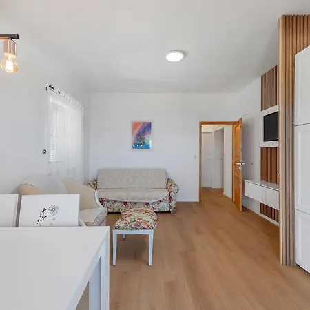 Ineta Apartmán *