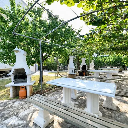 Apartament Ineta Sveti Filip i Jakov