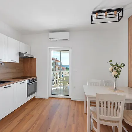 Ineta Apartman Sveti Filip i Jakov