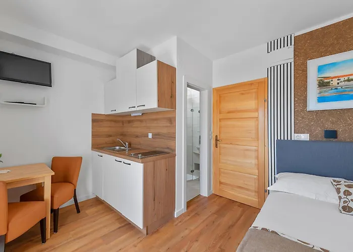 Ineta * Свети-Филип-и-Яков